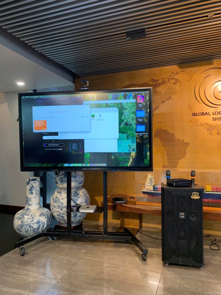 thue-loa-cam-tay-su-kien