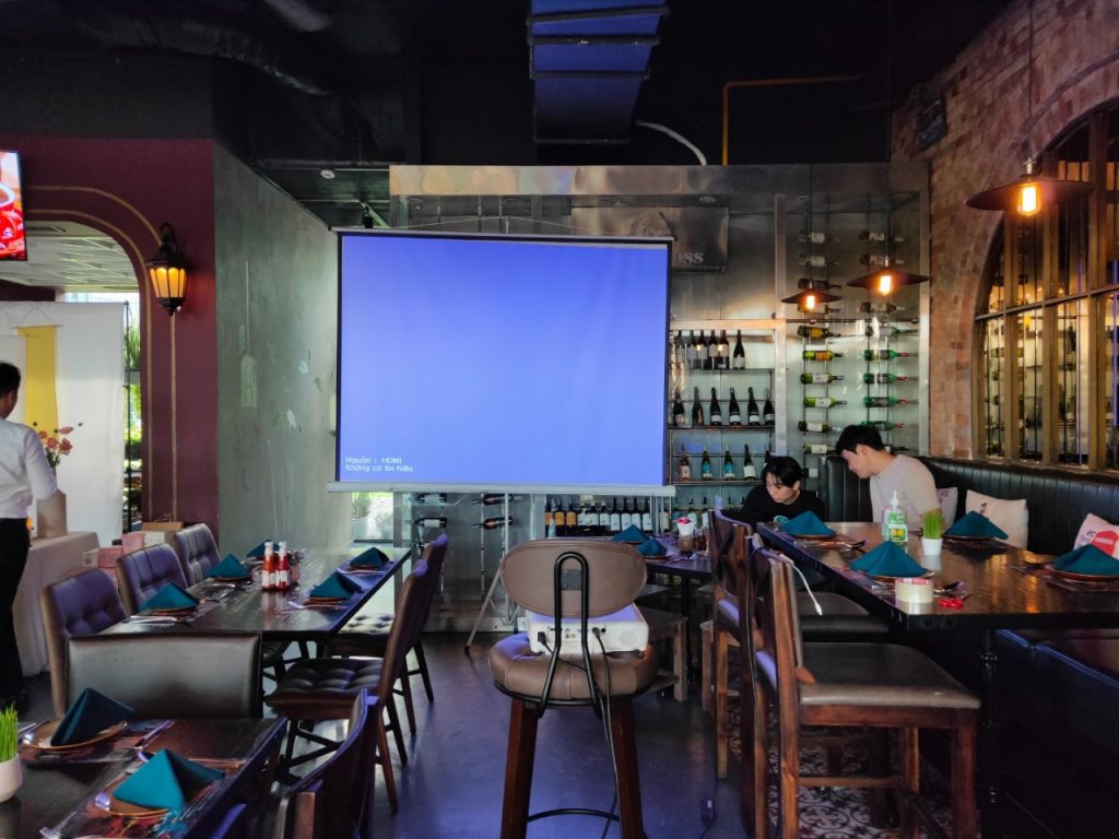 cho-thue-may-chieu-nha-be