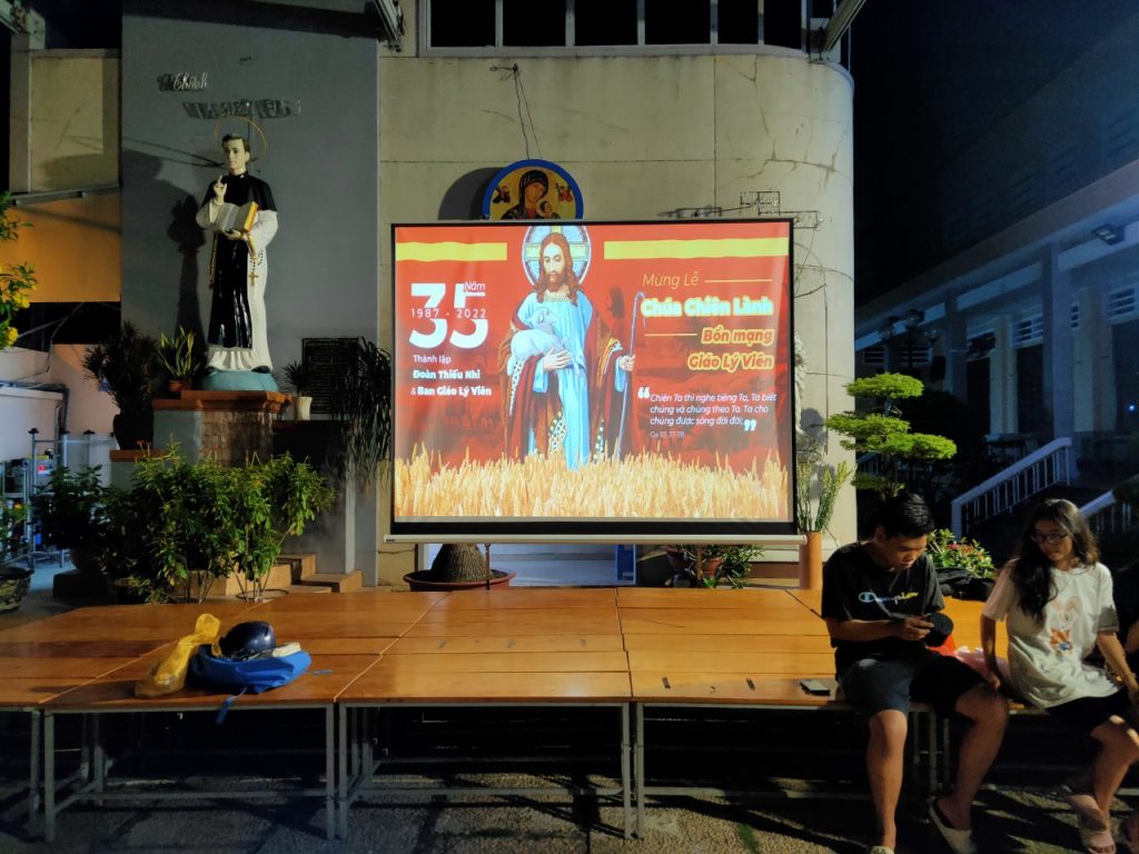 cua-hang-cho-thue-may-chieu