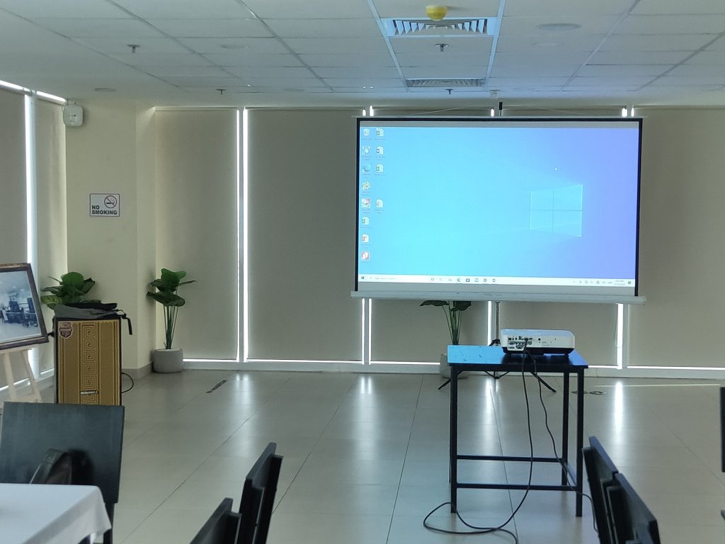 cua-hang-cho-thue-may-chieu