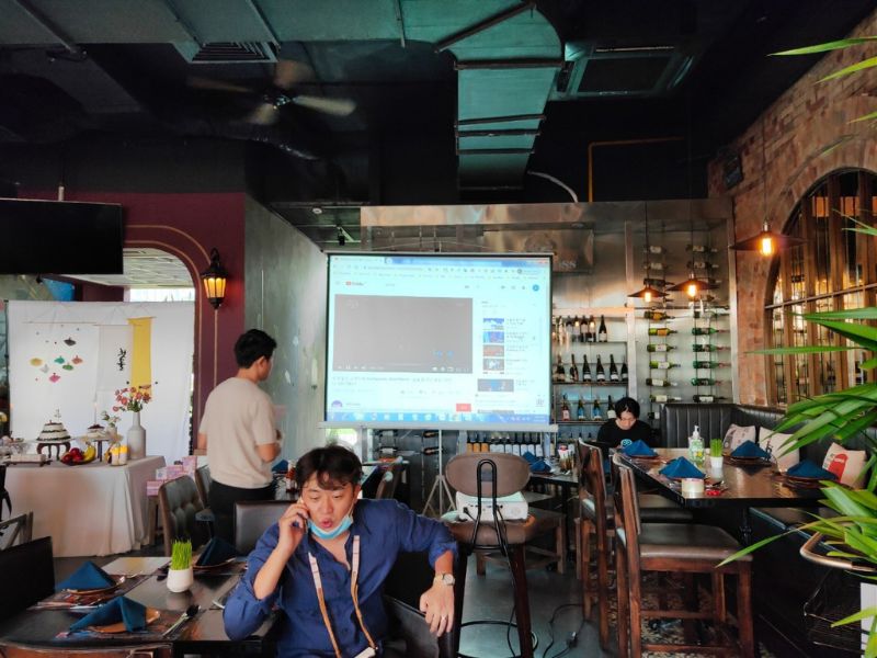 cua-hang-cho-thue-may-chieu