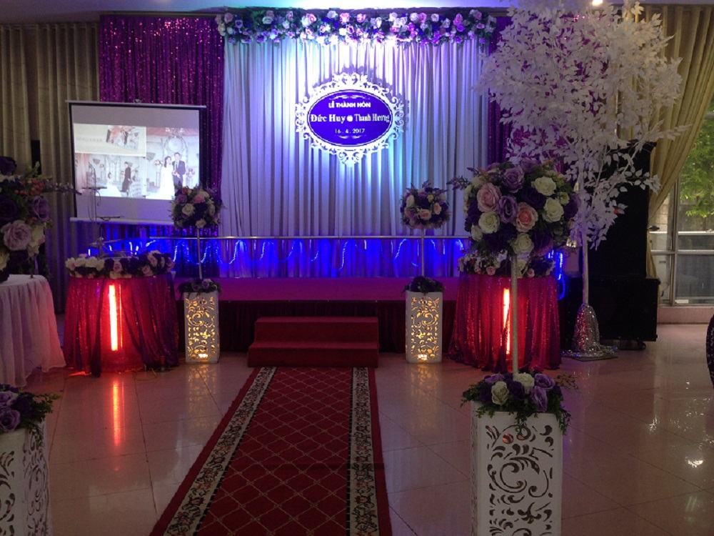 thue-may-chieu-to-chuc-tiec