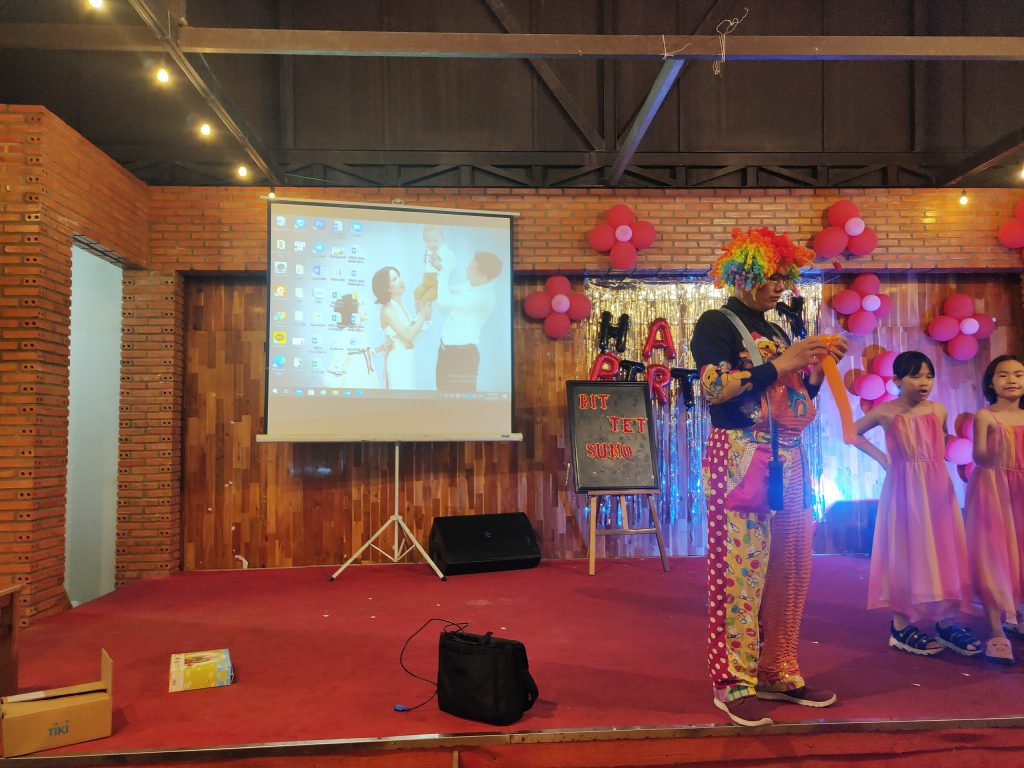 thue-may-chieu-van-phong-quan-7