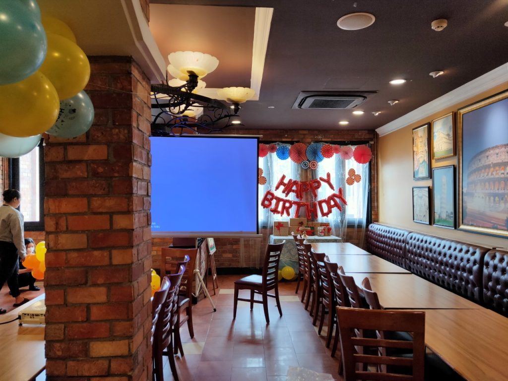 thue-may-chieu-van-phong-quan-7