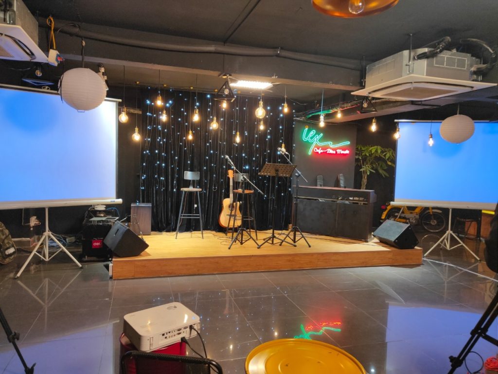 thue-may-chieu-xem-bong-da